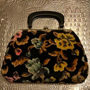 Beautiful, unique, vintage purse.